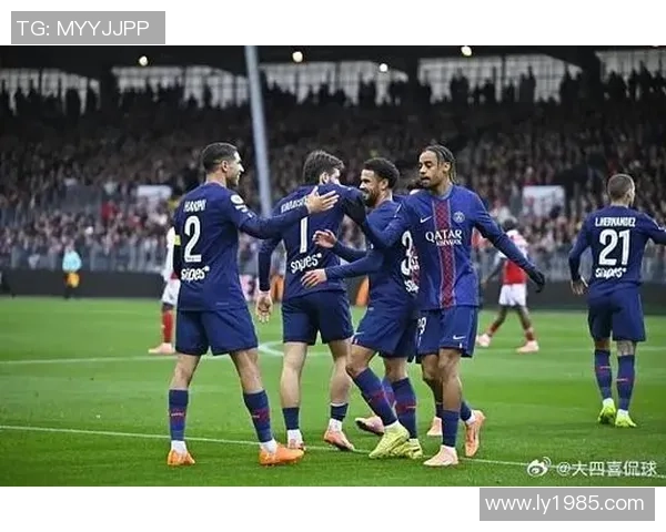 热刺狂胜巴黎圣日耳曼6-2赛场瞬间引发热烈反响与讨论