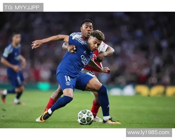 欧联杯曼城逆袭巴黎圣日耳曼精彩瞬间全场沸腾赛后深度解析