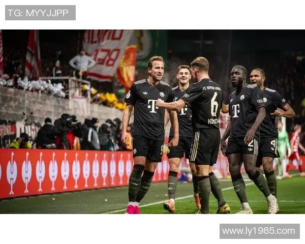 西甲赛场惊现冷门波尔图大胜拜仁引发战术热议与讨论