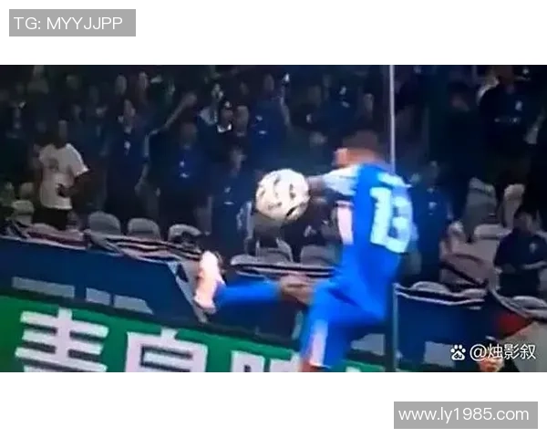 中超热战曼联狂胜多特蒙德引发争议判罚全场沸腾