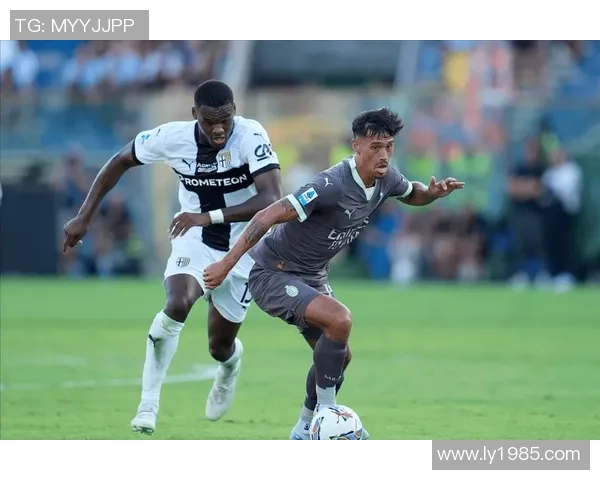 友谊赛惊现冷门AC米兰与波尔图战成平局红牌事件引发全场热议 友谊赛惊现冷门AC米兰与波尔图战成平局红牌事件引发全场热议